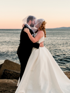 1 Deanna and Dean kissing near Wollongong Breakwater Lighthouse