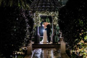 couple kissing in rain at Winter wedding in Sydney