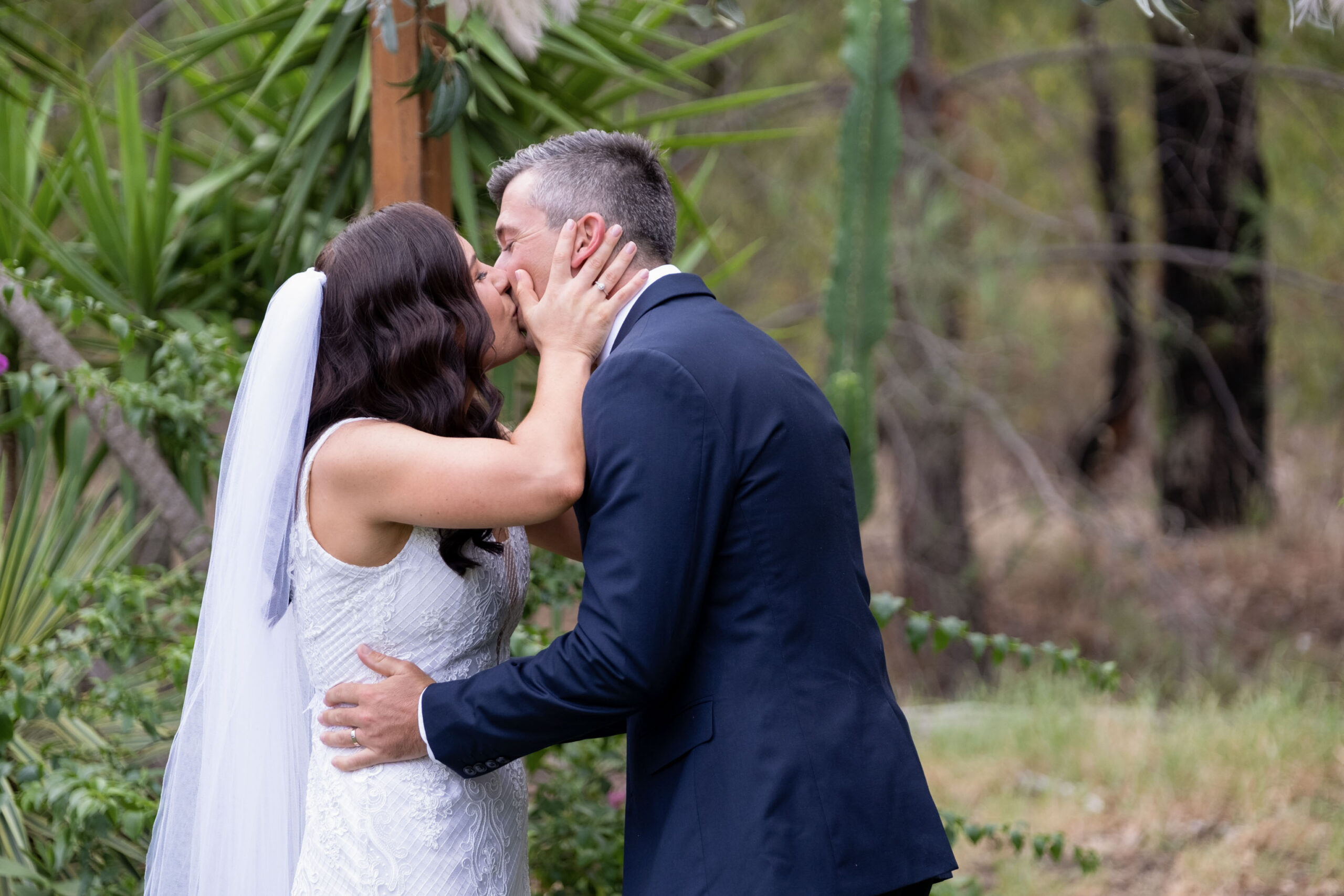 couple kissing captured by perth wedding photographer