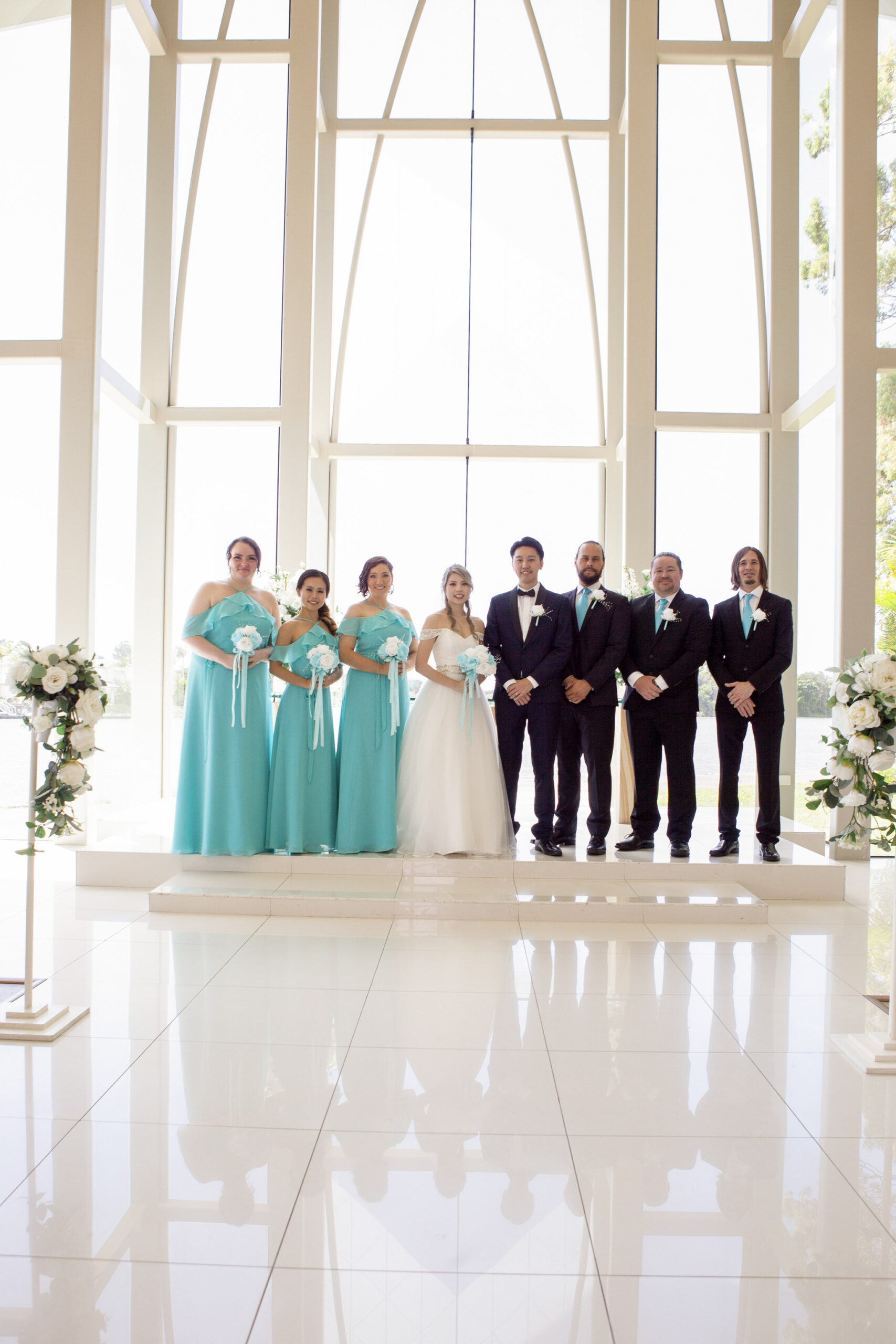 photo of wedding party at intercontinental sanctuary cove