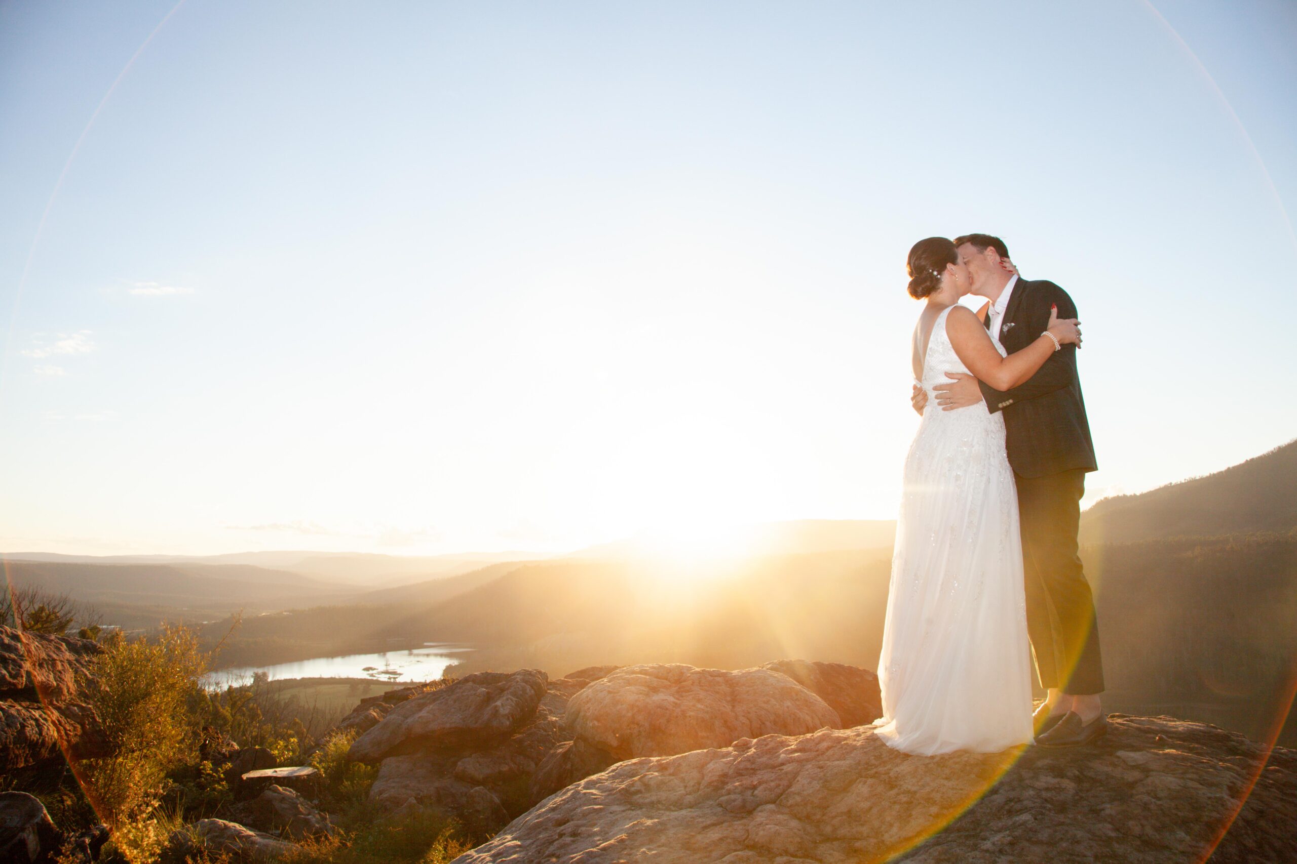bride and groom kissing at Kangaroo Valley Retreat in Canberra