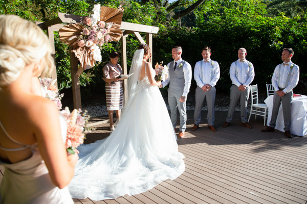 outdoor wedding at Cedar Creek Lodges